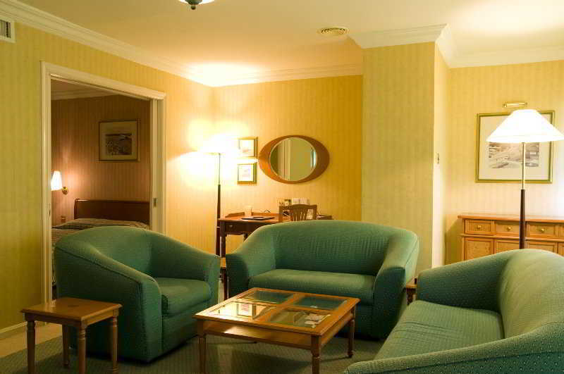 Merdeka Palace Hotel & Suites Кучинг Экстерьер фото